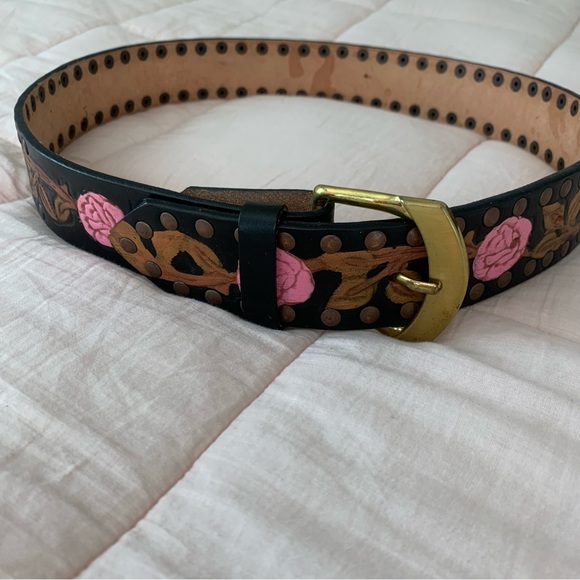 BUNKHOUSE Bling studded belt with black background accented with roses/leaves - Picture 5 of 13
